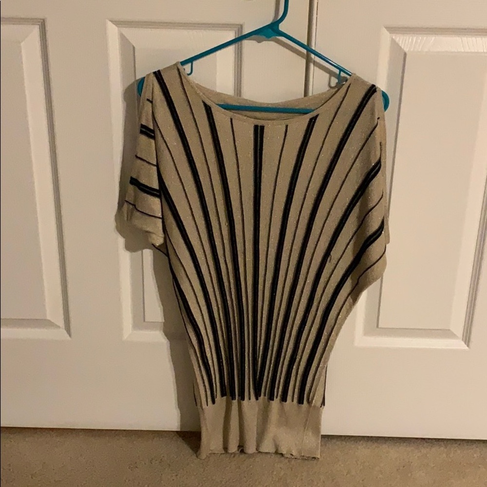 👑Holiday ready🍾 Sexy Cache open shoulder top